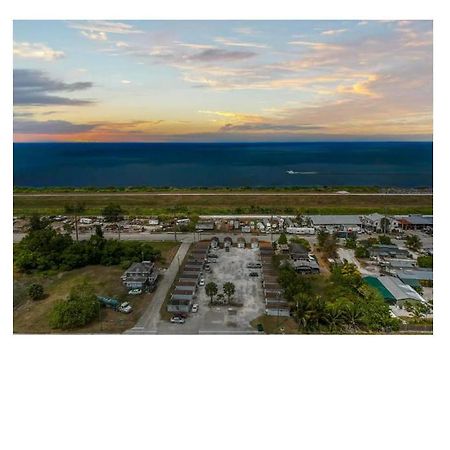 Modern Studio Retreat With King Bed - Cozy Comfort Pahokee Exterior photo